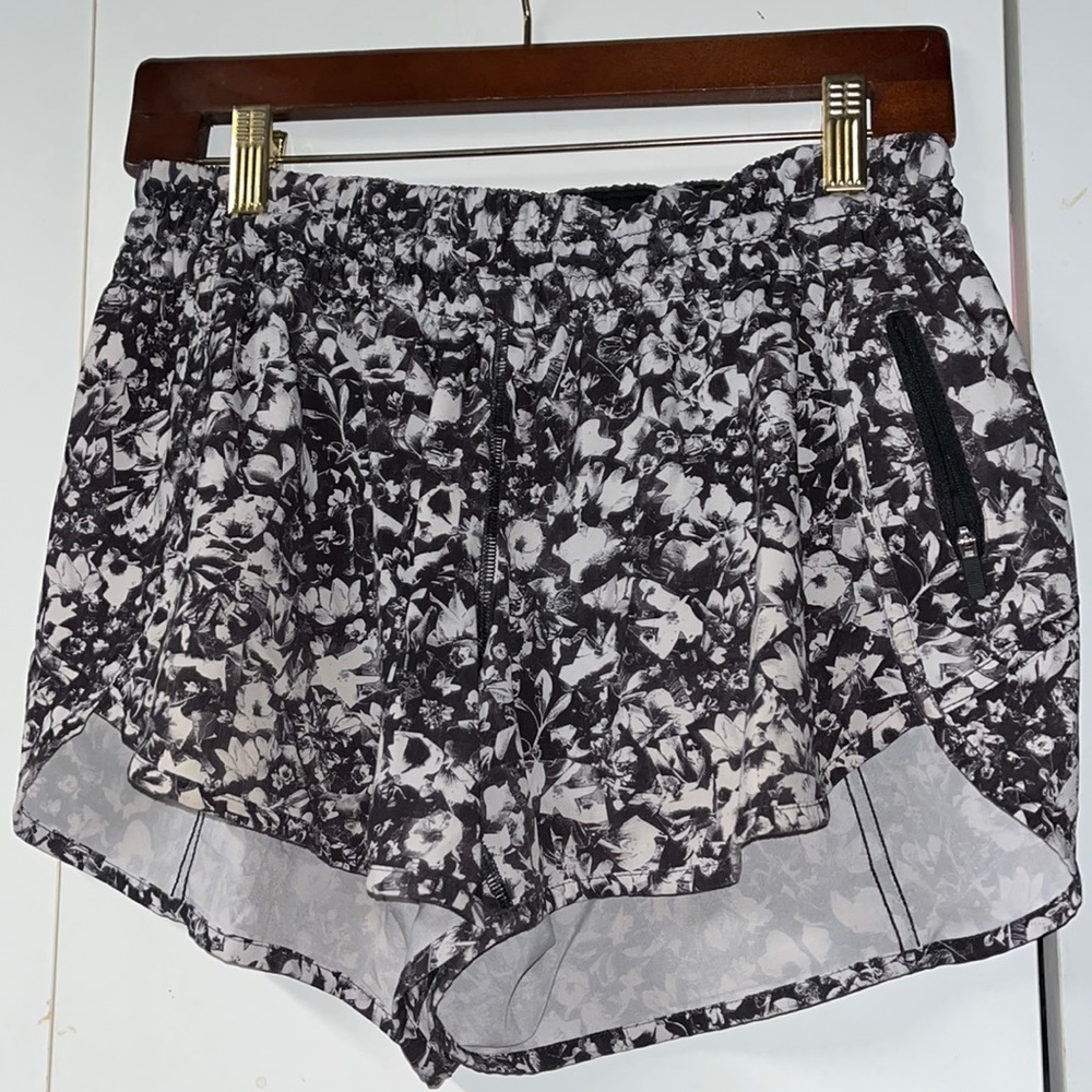 Lululemon Tracker Low-rise Lined shorts 2.5” inseam